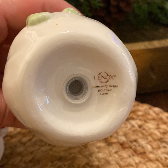 Lenox China Santa Checking it Twice salt & pepper shaker set - Picture 6 of 7